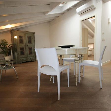 Mansarda Di Alice Apartamento Desenzano del Garda Exterior foto