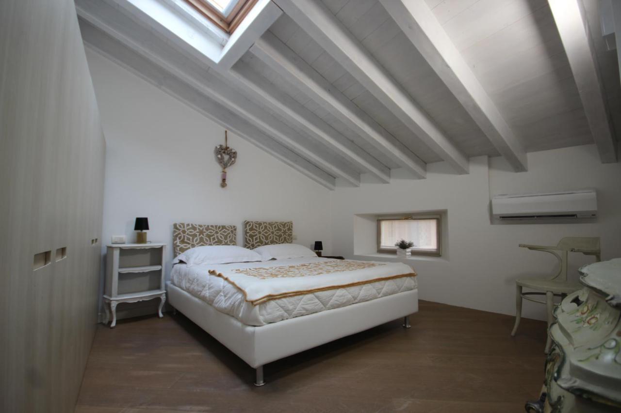 Mansarda Di Alice Apartamento Desenzano del Garda Exterior foto