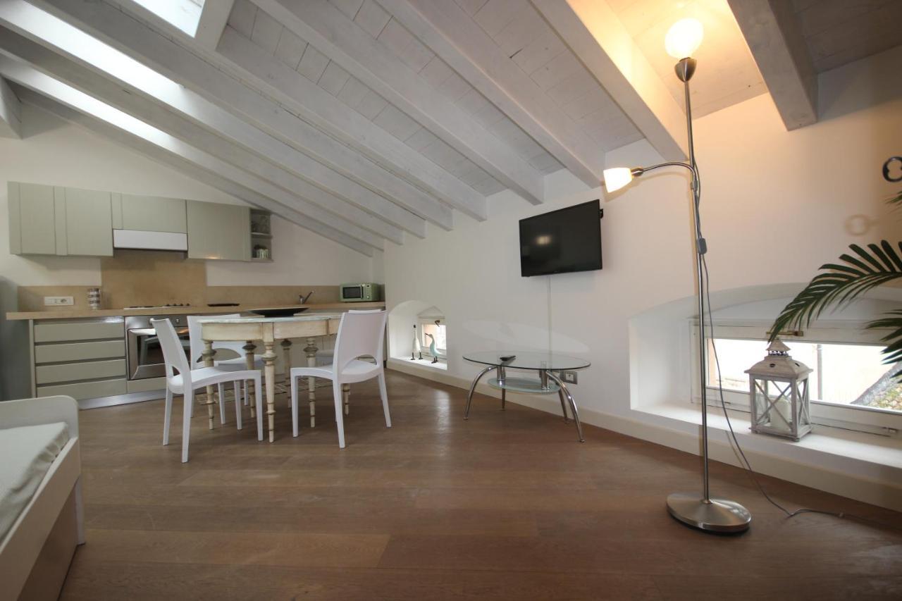 Mansarda Di Alice Apartamento Desenzano del Garda Exterior foto